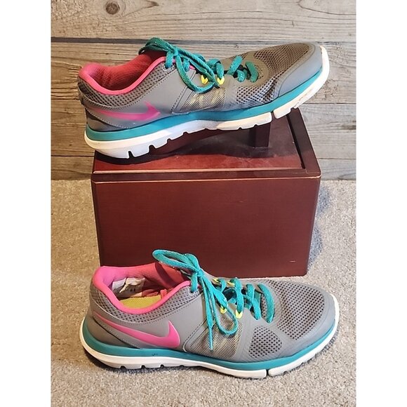 Nike Flex 2014 Run Gray Pink 642767-063 Running Shoes Womens PREOWNED - Size 7 - Picture 1 of 13